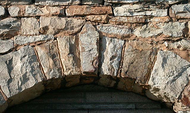 Foundry - Stone arch detail
